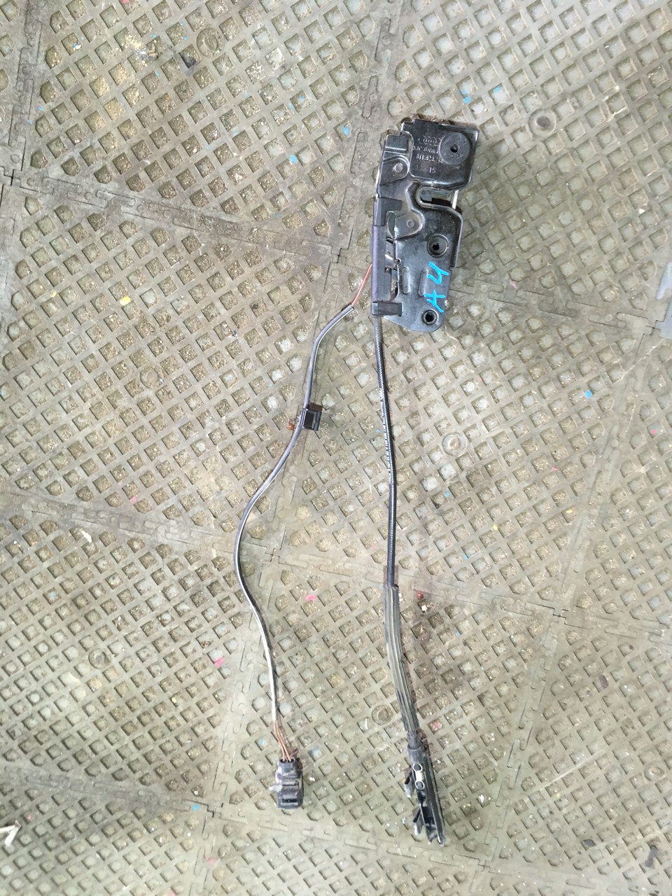 Замок капота Audi Q5 8R