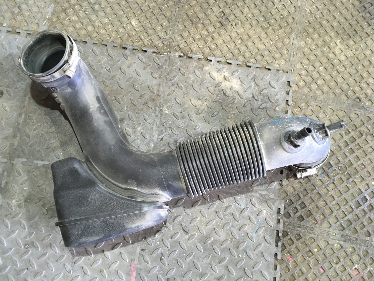 Патрубок воздушного фильтра Hyundai Santa Fe IV