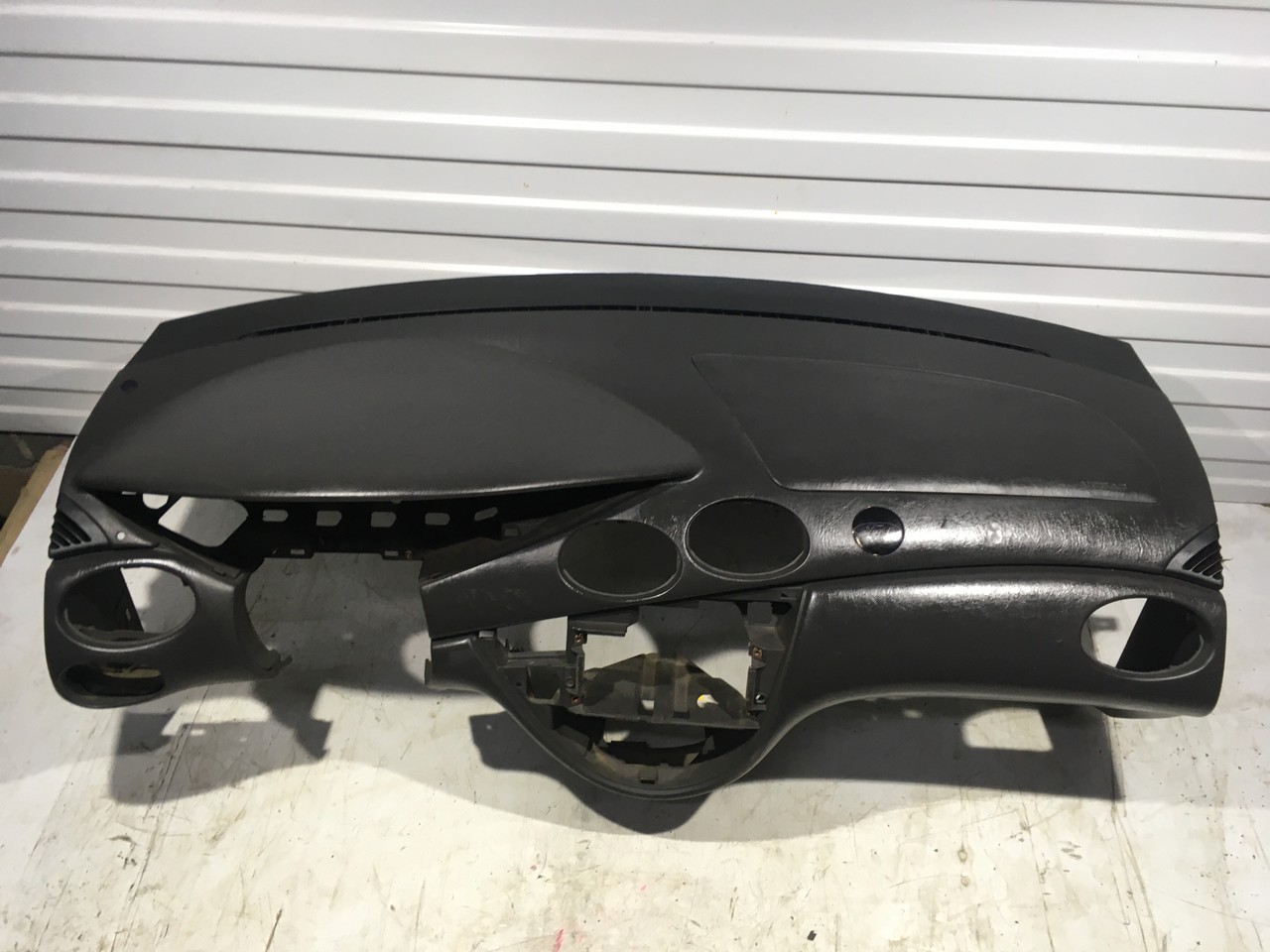 Передняя панель салона с подушкой (торпедо) Ford Focus USA I