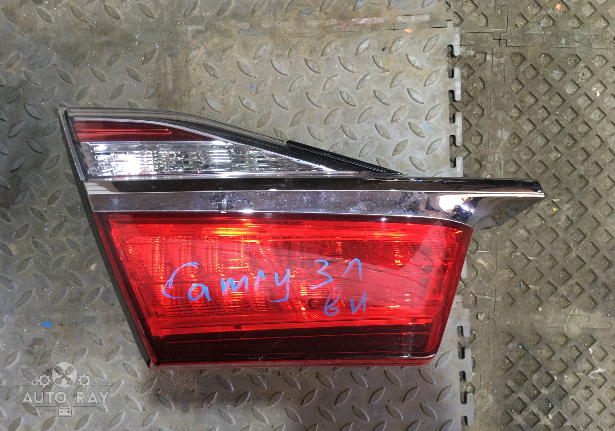 8159106550 Фонарь задний левый внутренний для Toyota Camry XV50 (с 2011 по 2018)