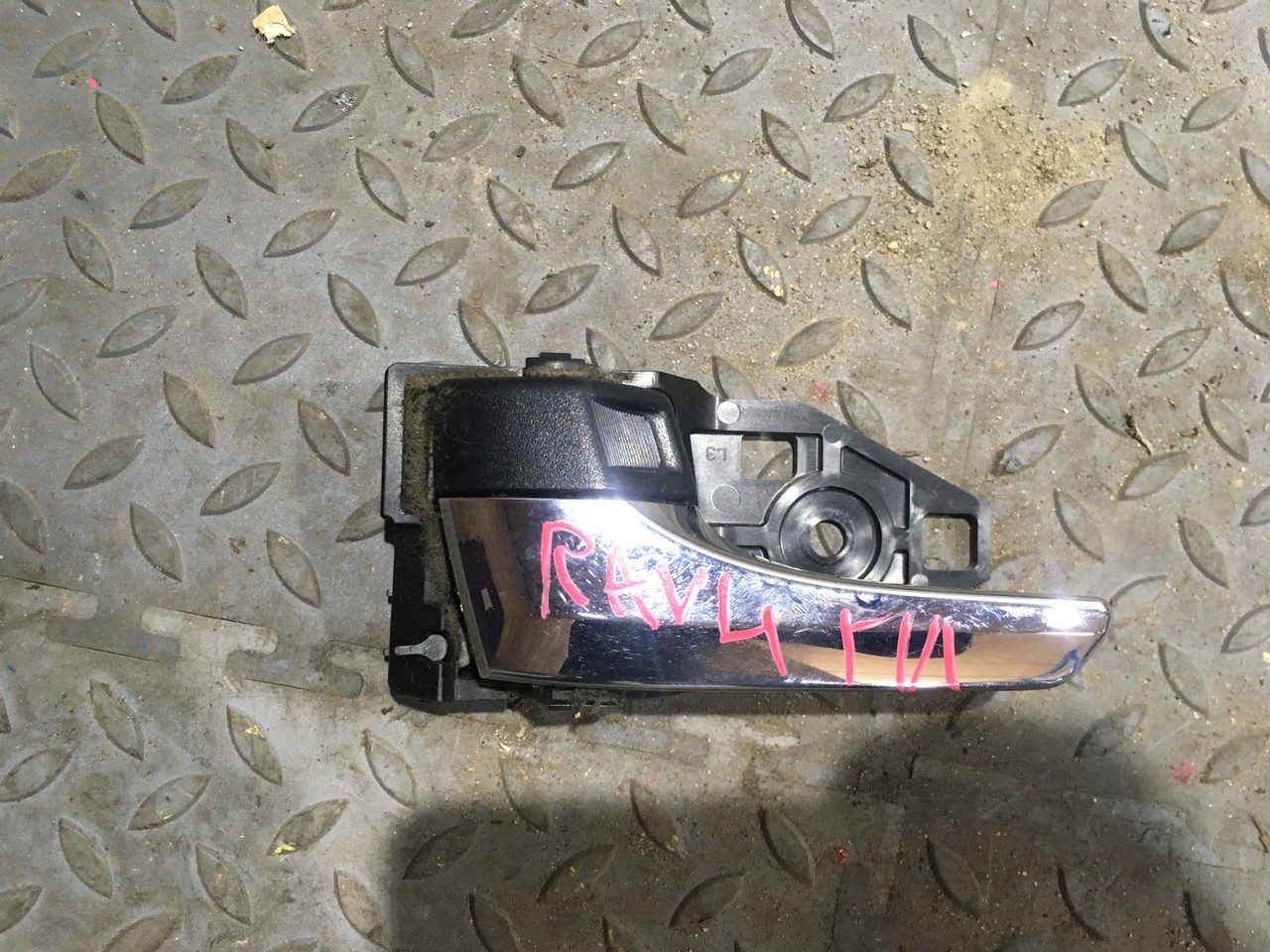 Ручка двери внутренняя Toyota RAV4 CA40