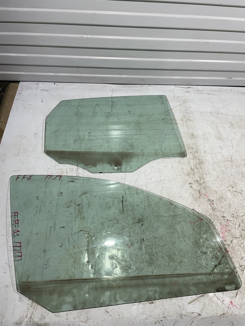 Стекло двери Ford Focus USA I