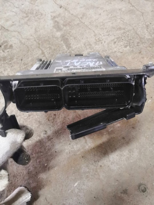 Блок управления двигателем Volkswagen Passat B6