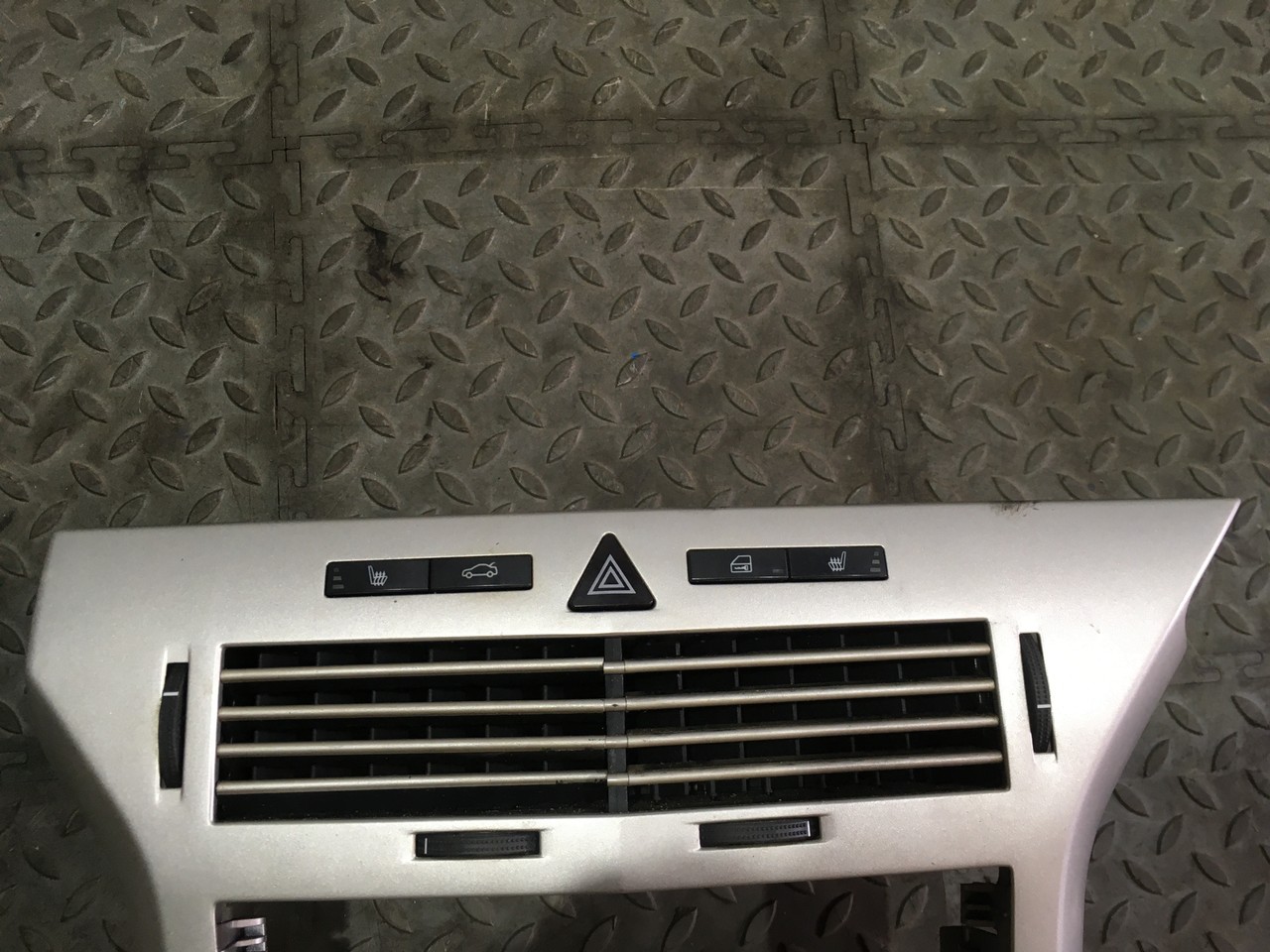 Кнопка обогрева сидений Opel Astra H