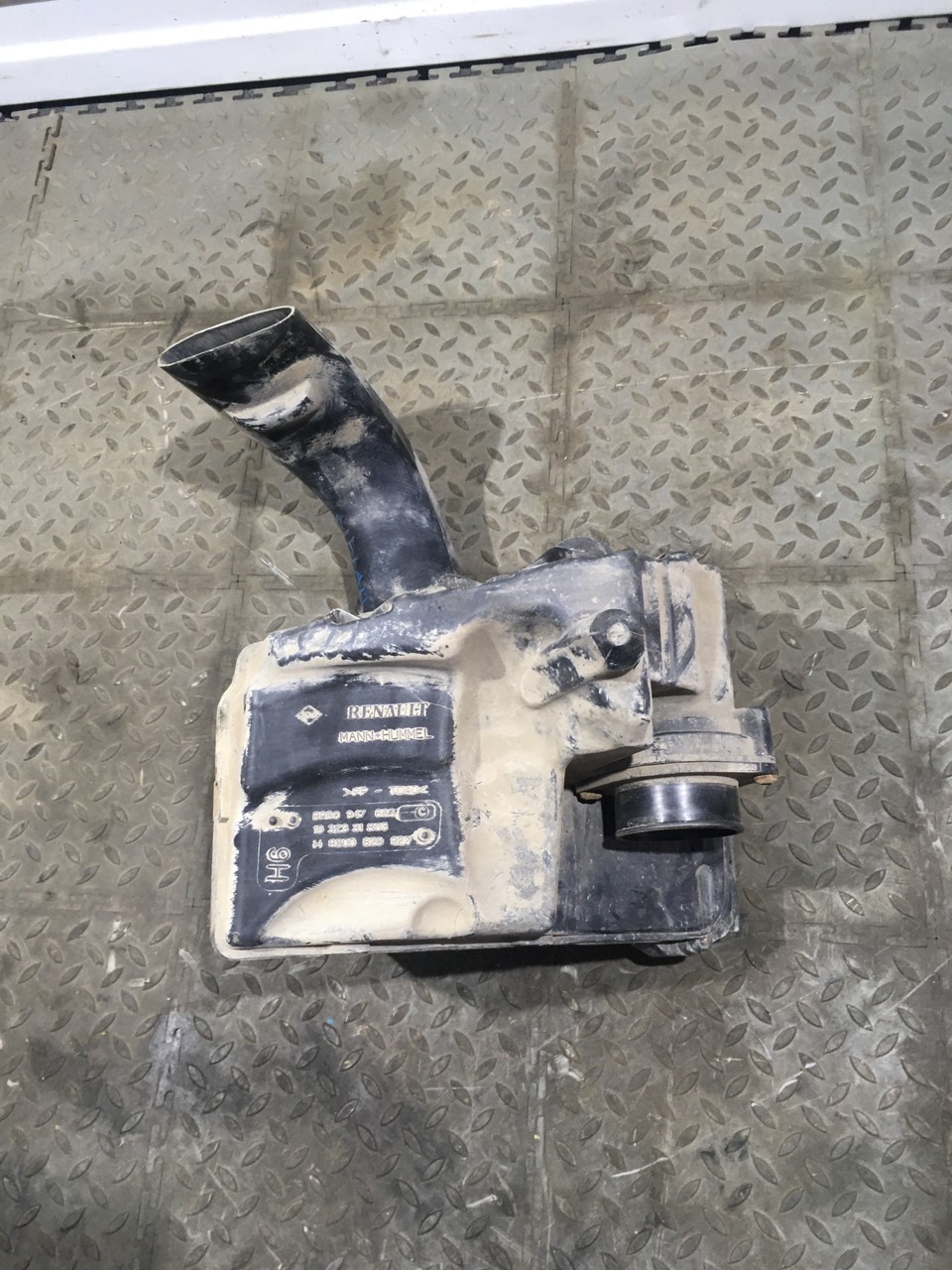 Воздушный фильтр (корпус) Renault Scenic III