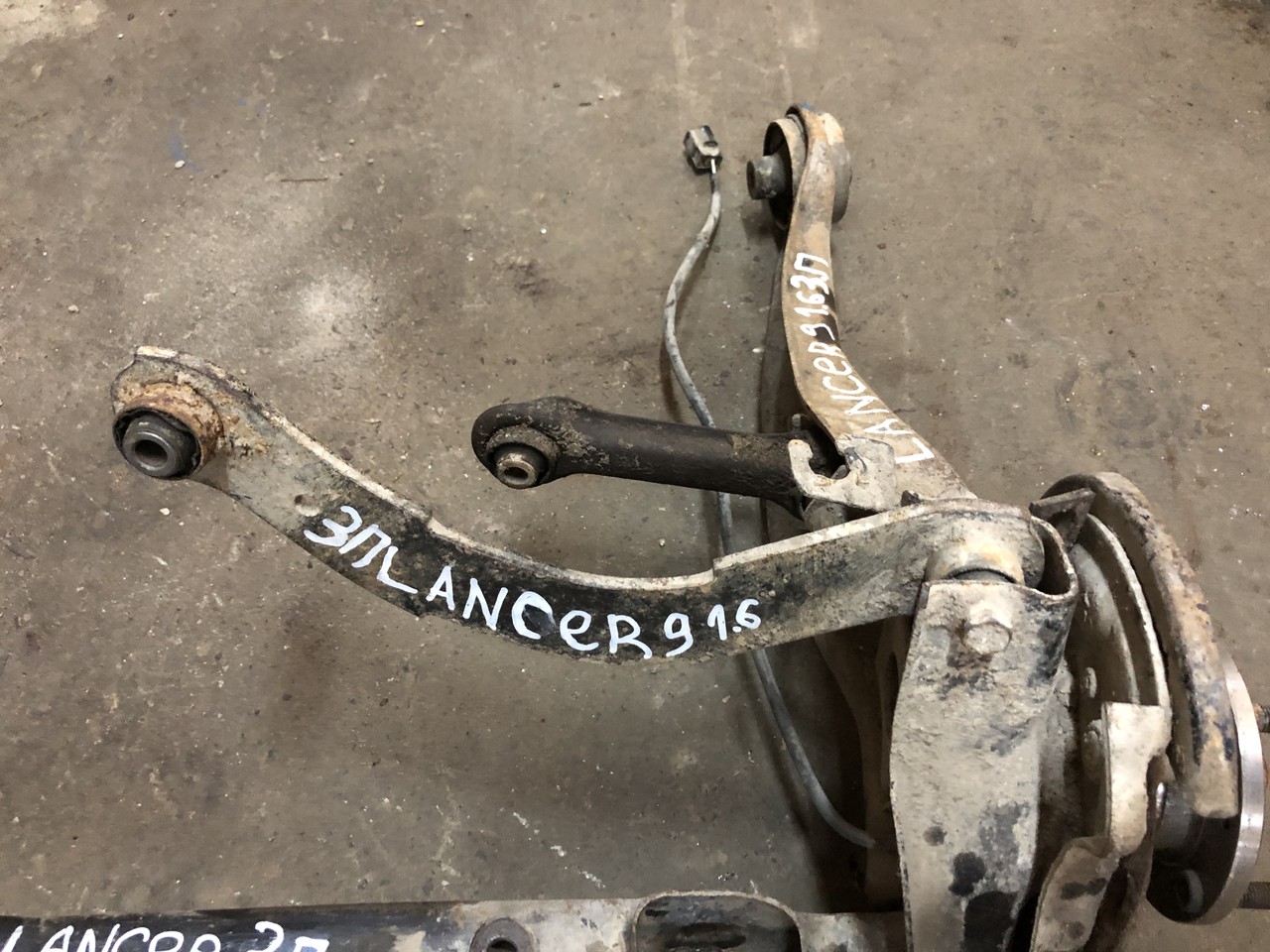 Рычаг подвески задний верхний  серповидный Mitsubishi Lancer IX