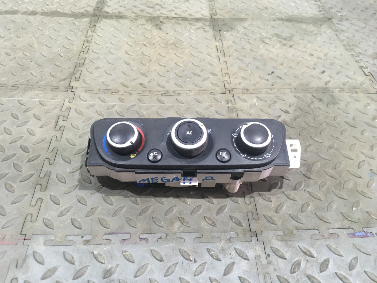 Блок управления отопителем Renault Megane III