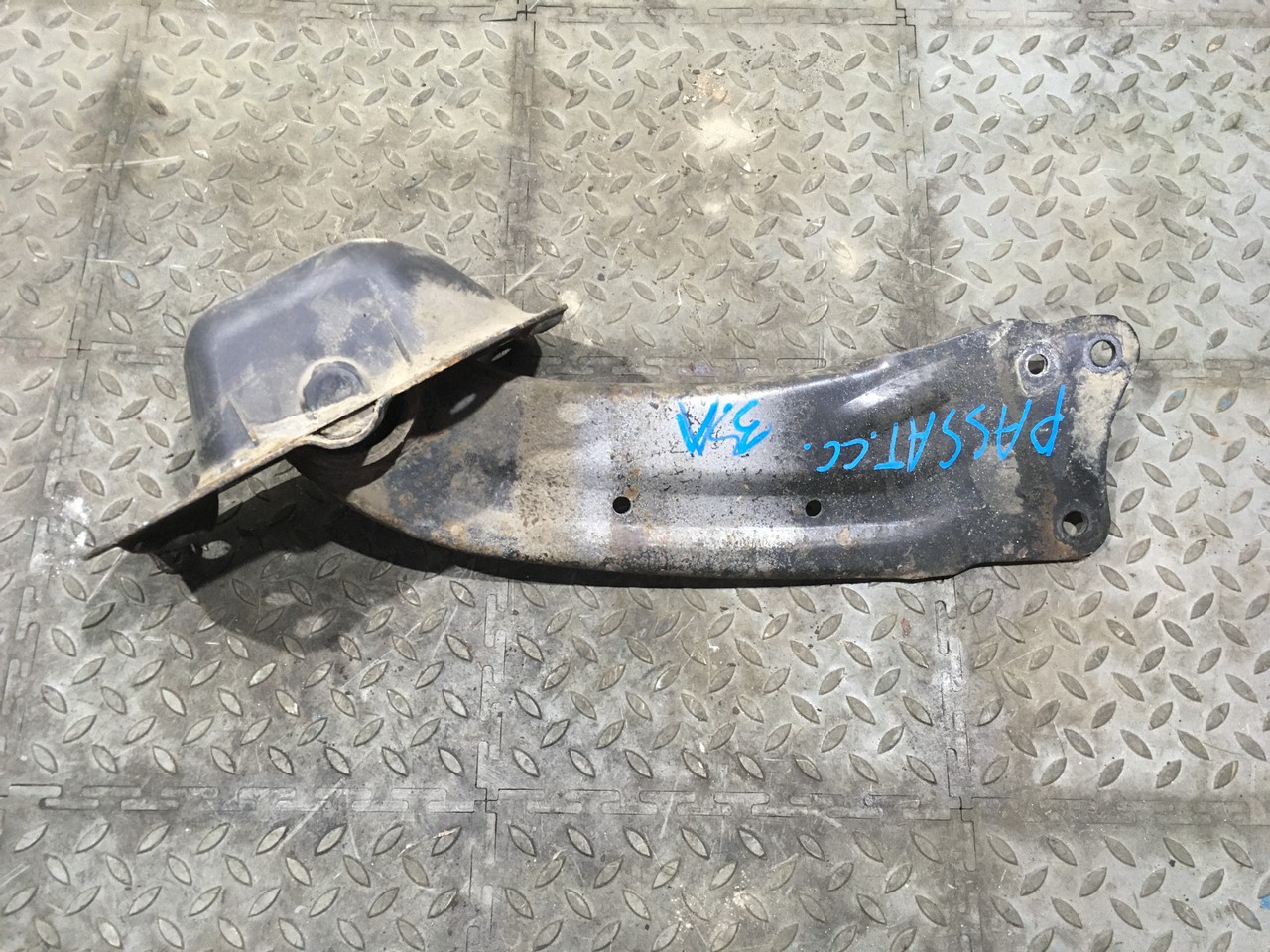 Рычаг  задний продольный левый Volkswagen Passat CC