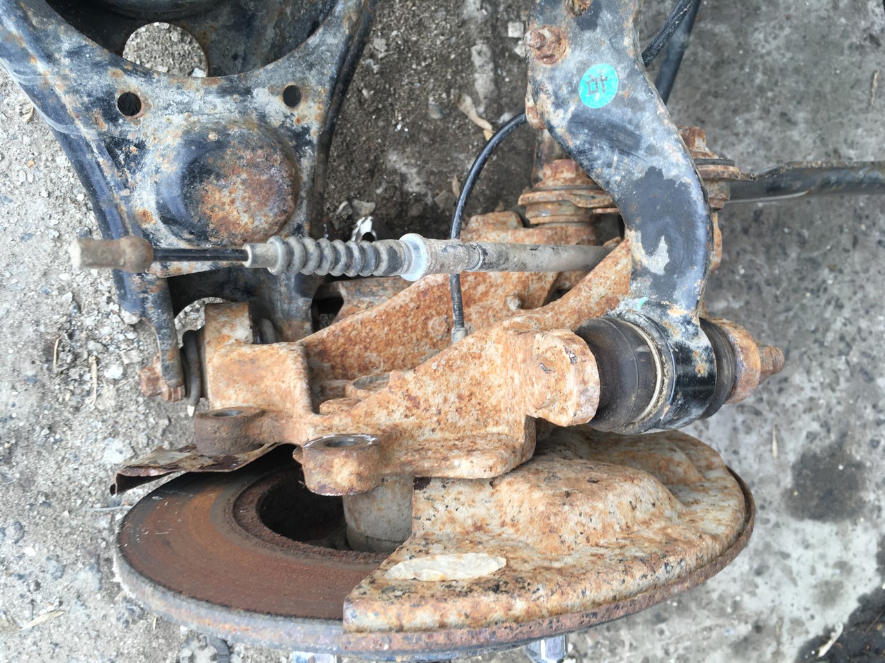 Кулак поворотный задний правый  в сборе со ступицей Geely Emgrand X7