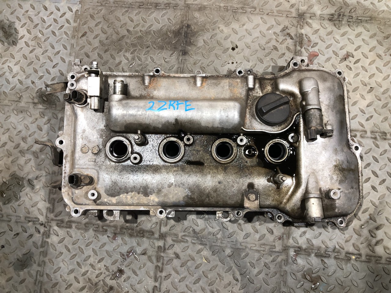 Крышка головки блока (клапанная) 2ZR Toyota Auris I