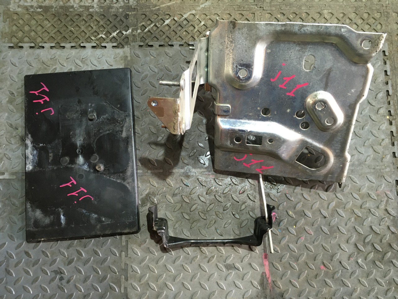 Крепление аккумулятора / Комплект Nissan Qashqai J11