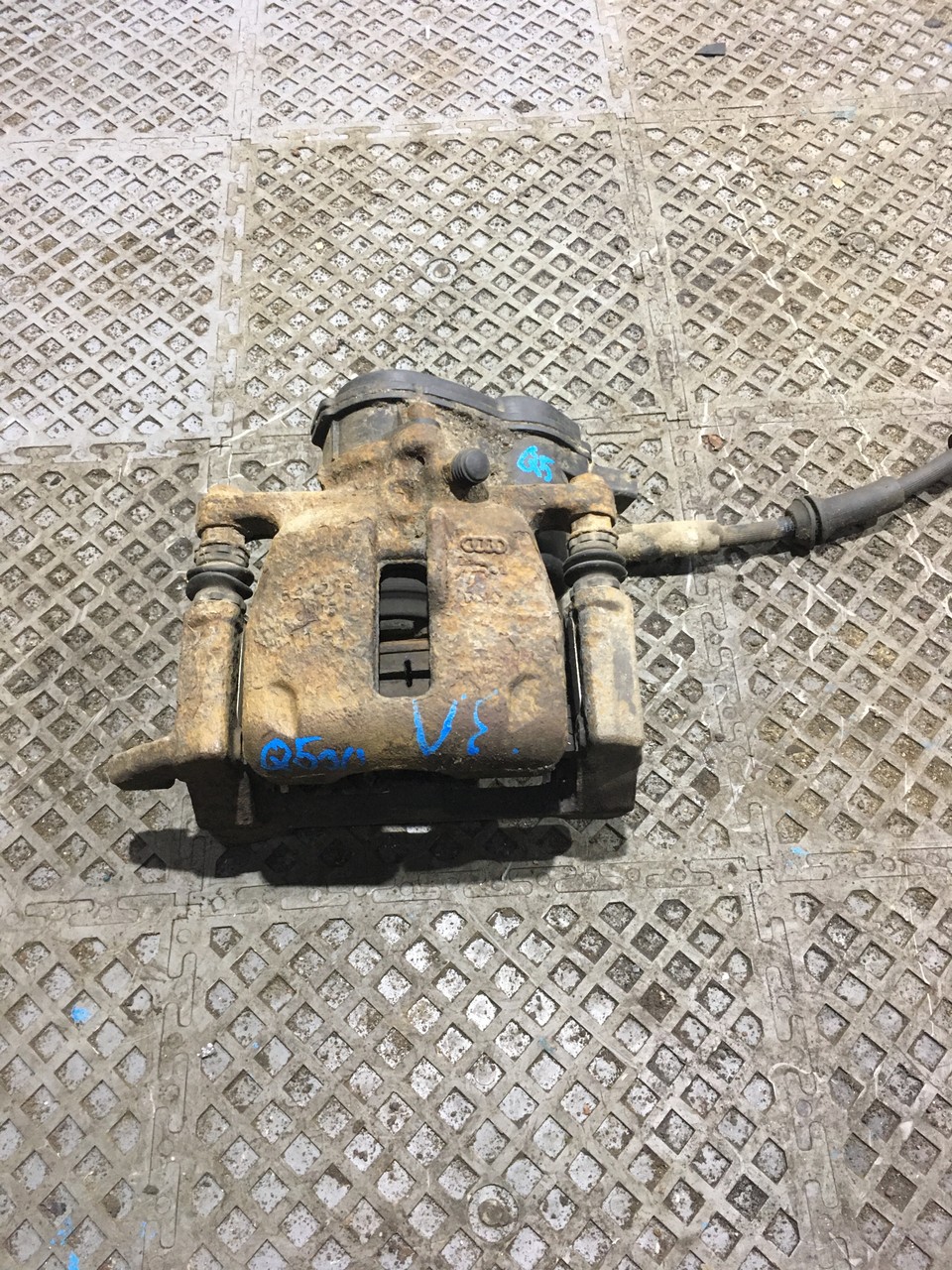 Суппорт задний левый в сборе Audi Q5 8R