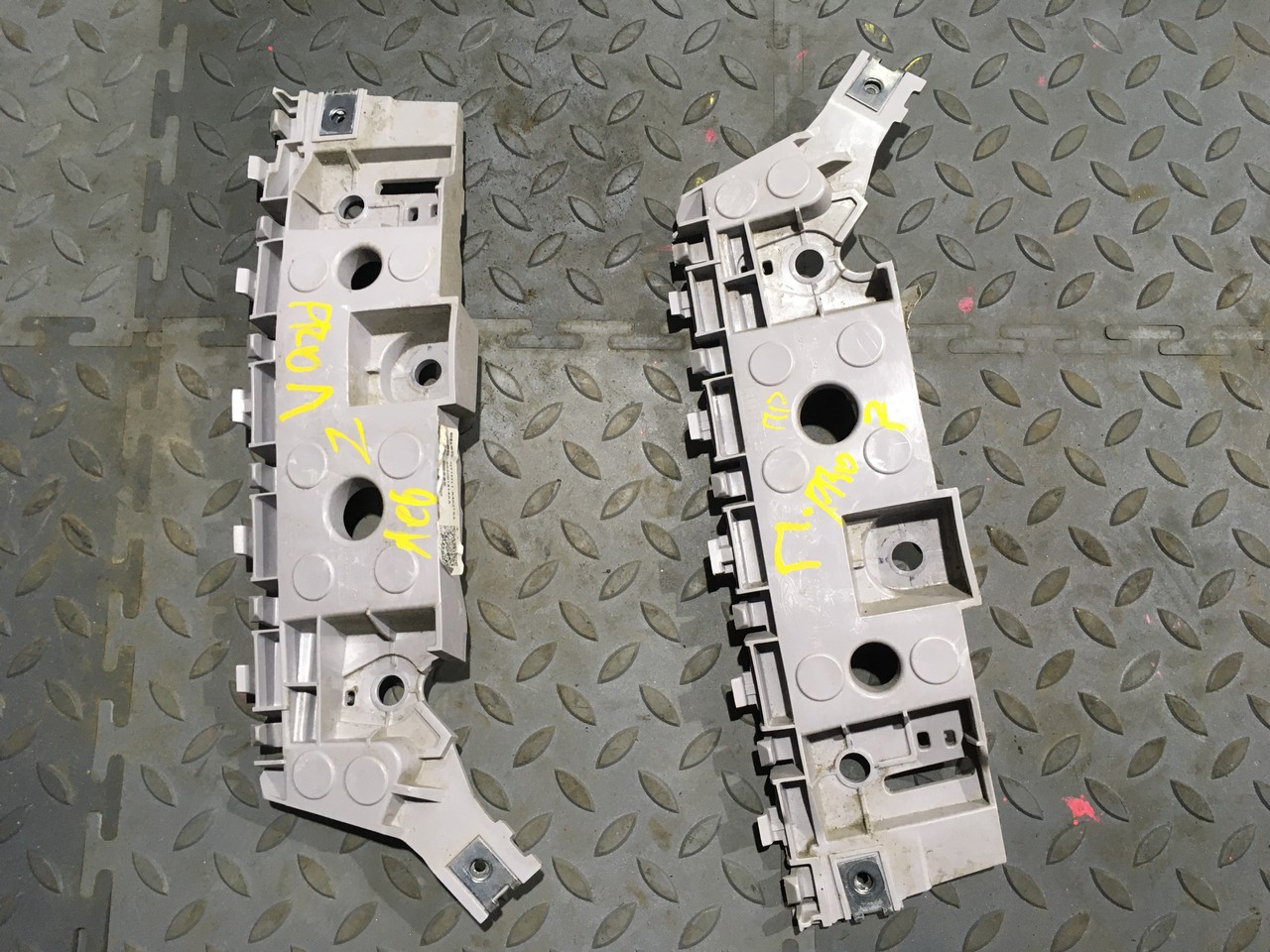 Кронштейн переднего бампера левый Chery Tiggo 7 Pro Max