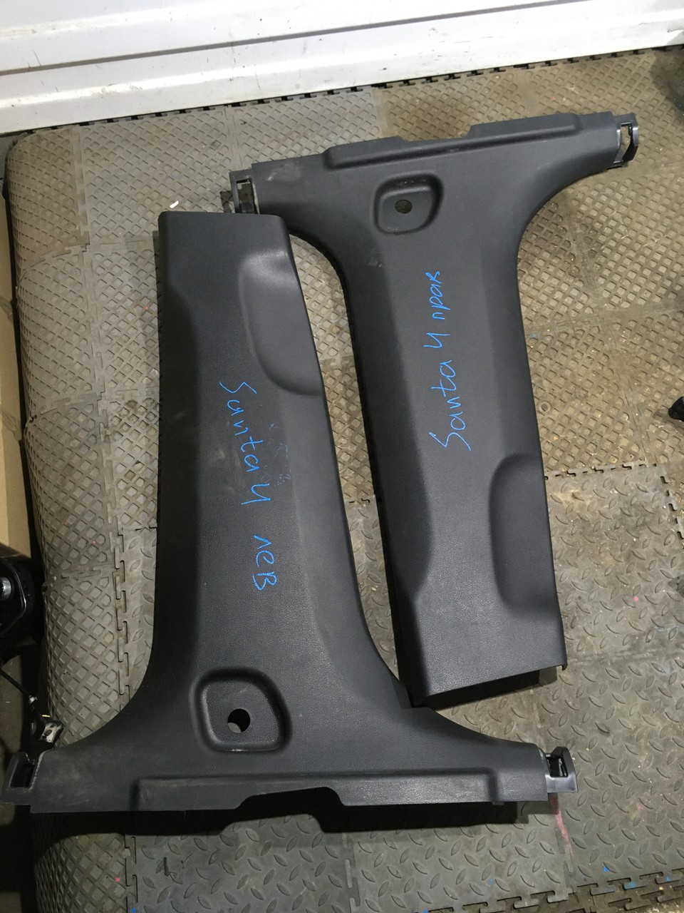 Обшивка стойки средняя нижняя правая Hyundai Santa Fe IV