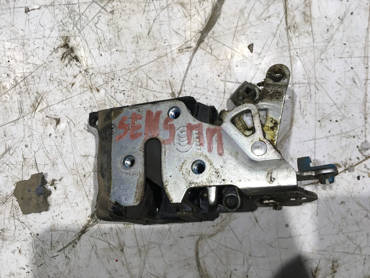 Замок передний правый ZAZ Sens