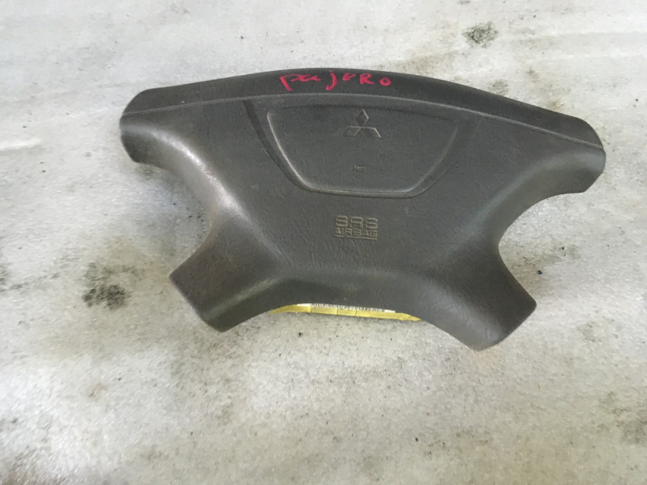 Подушка безопасности водителя В РУЛЬ Mitsubishi Pajero Sport I