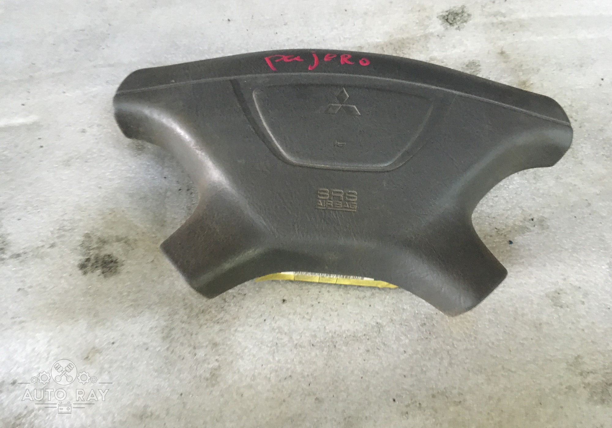 MR493567 Подушка безопасности водителя В РУЛЬ для Mitsubishi Pajero Sport I (с 1997 по 2008)