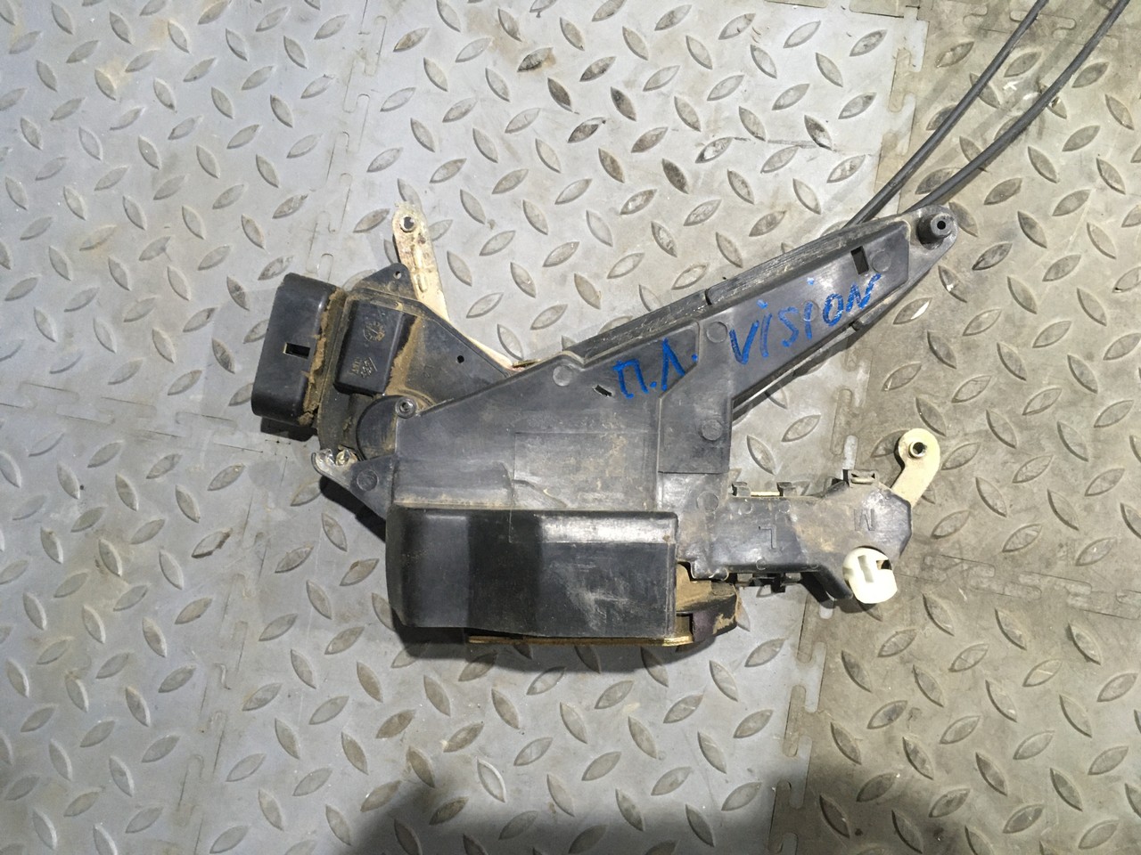 Замок передний левый Geely FC (Vision)