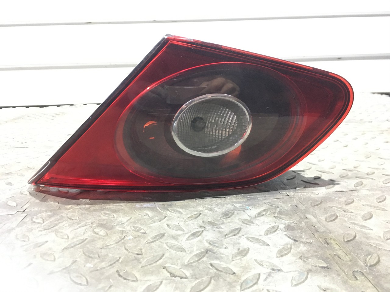 Фонарь задний правый внутренний Volkswagen Passat CC