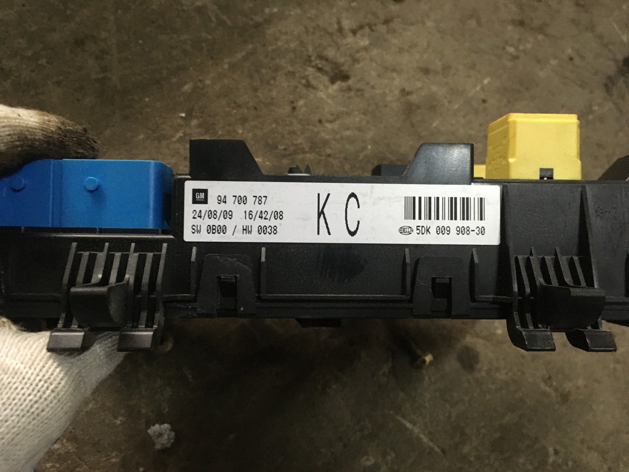 Блок предохранителей (салонный) Opel Astra H