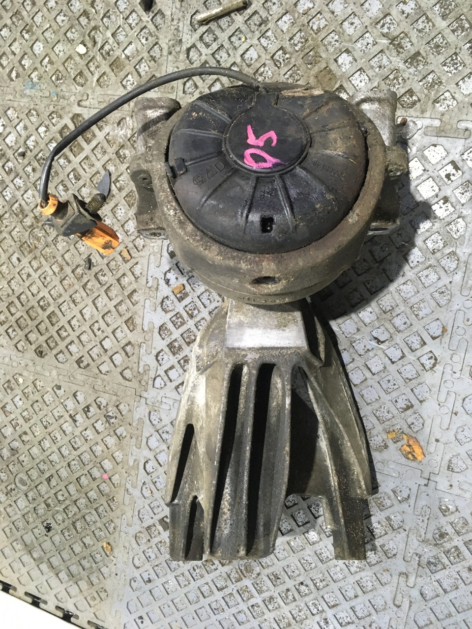 Опора двигателя + кронштейн левый Audi Q5 8R