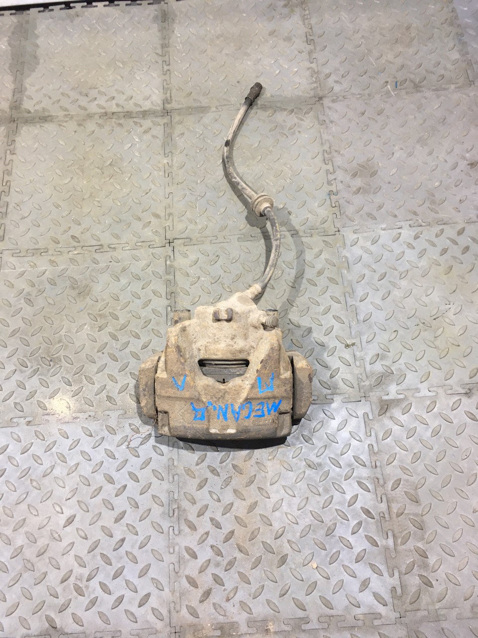 Суппорт передний левый Renault Scenic III