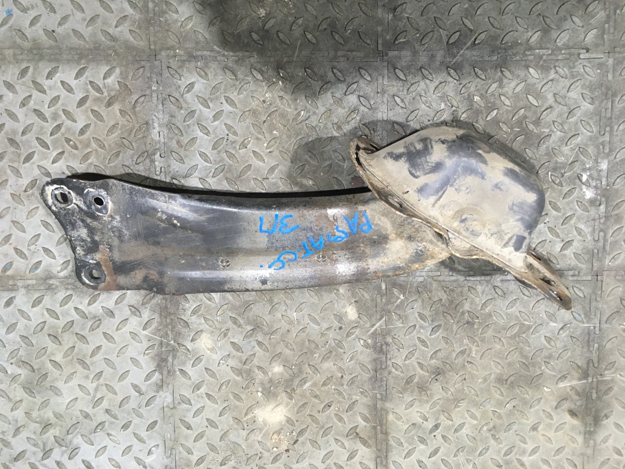 Рычаг подвески задний продольный правый Volkswagen Passat CC