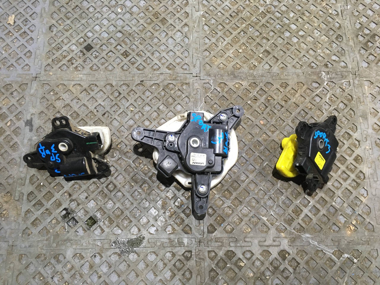 Моторчик привода заслонок отопителя Kia Sportage III