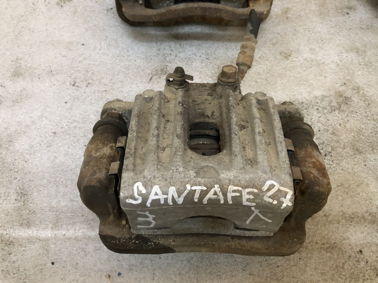 Суппорт задний левый Hyundai Santa Fe II