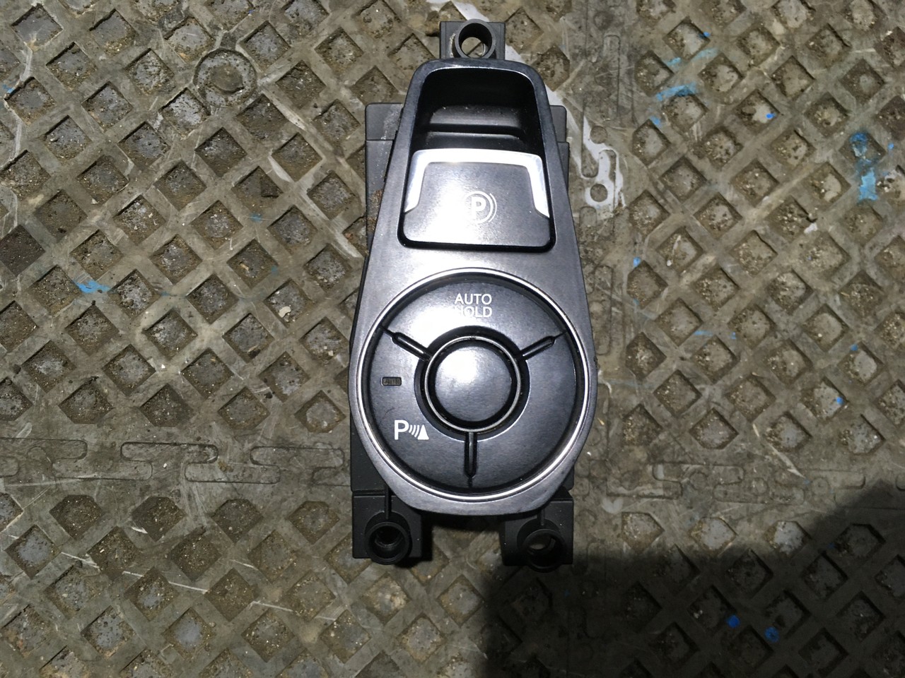 Кнопка фиксатора стояночного тормоза / Блок кнопок Hyundai i40