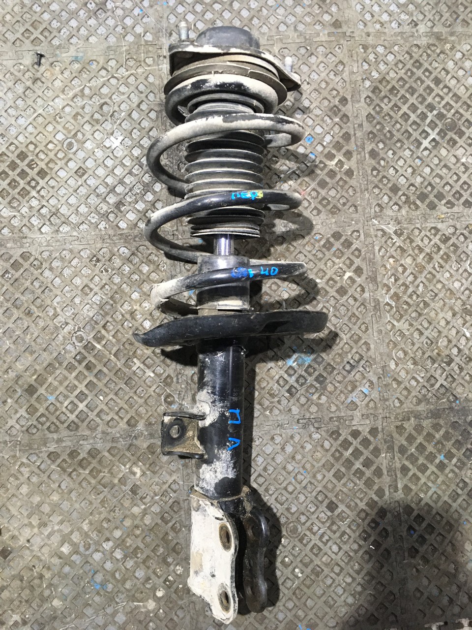 Амортизатор передний левый Hyundai i40