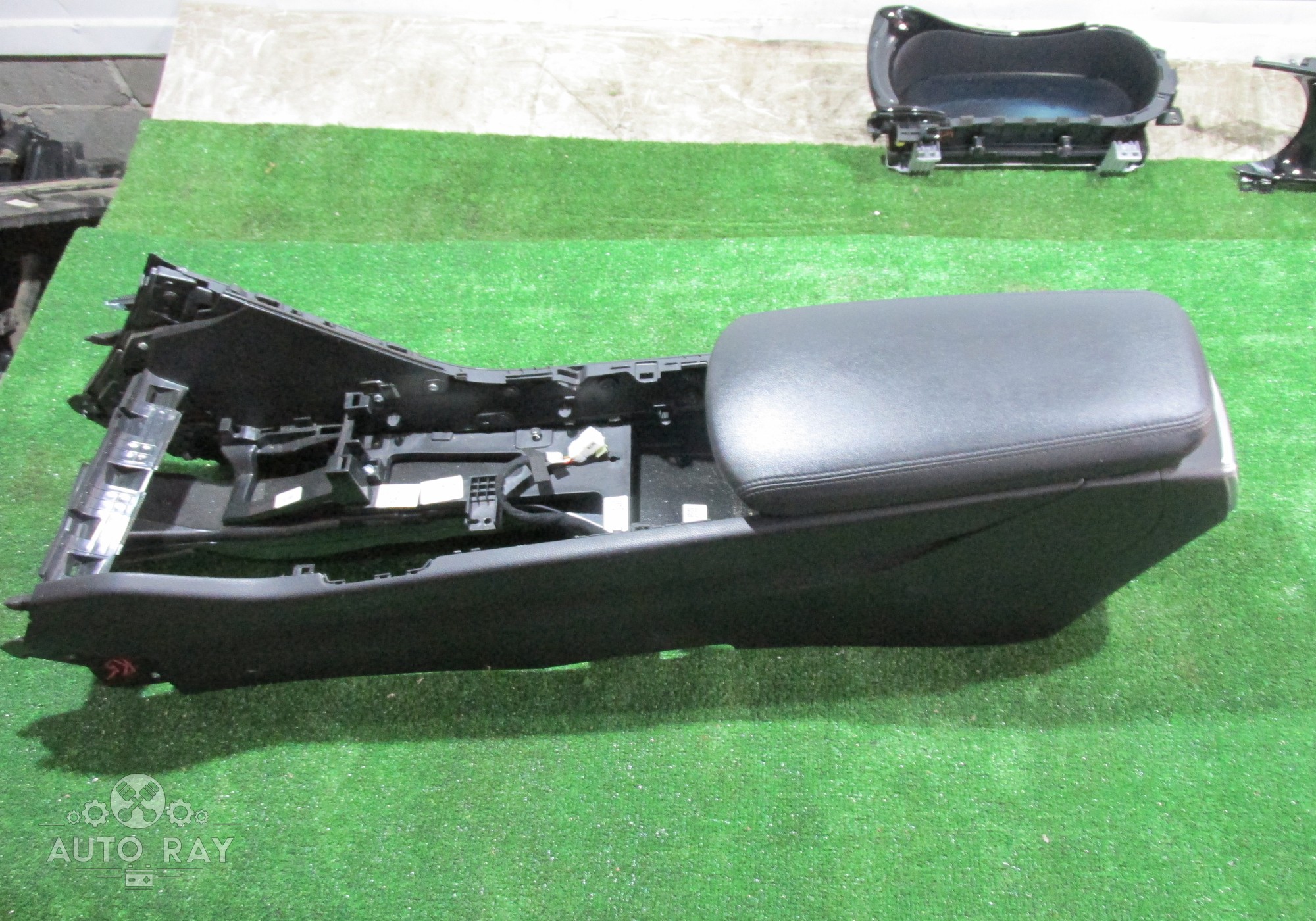 84660L2000WK Подлокотник для Kia K5 III (с 2020)