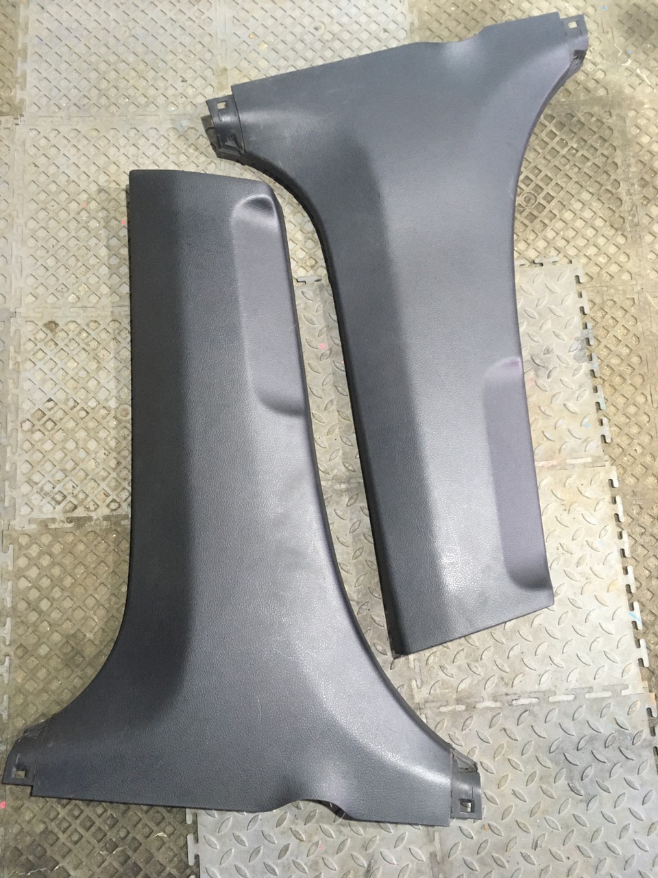 Обшивка стойки средняя нижняя правая / левая Toyota Camry XV50