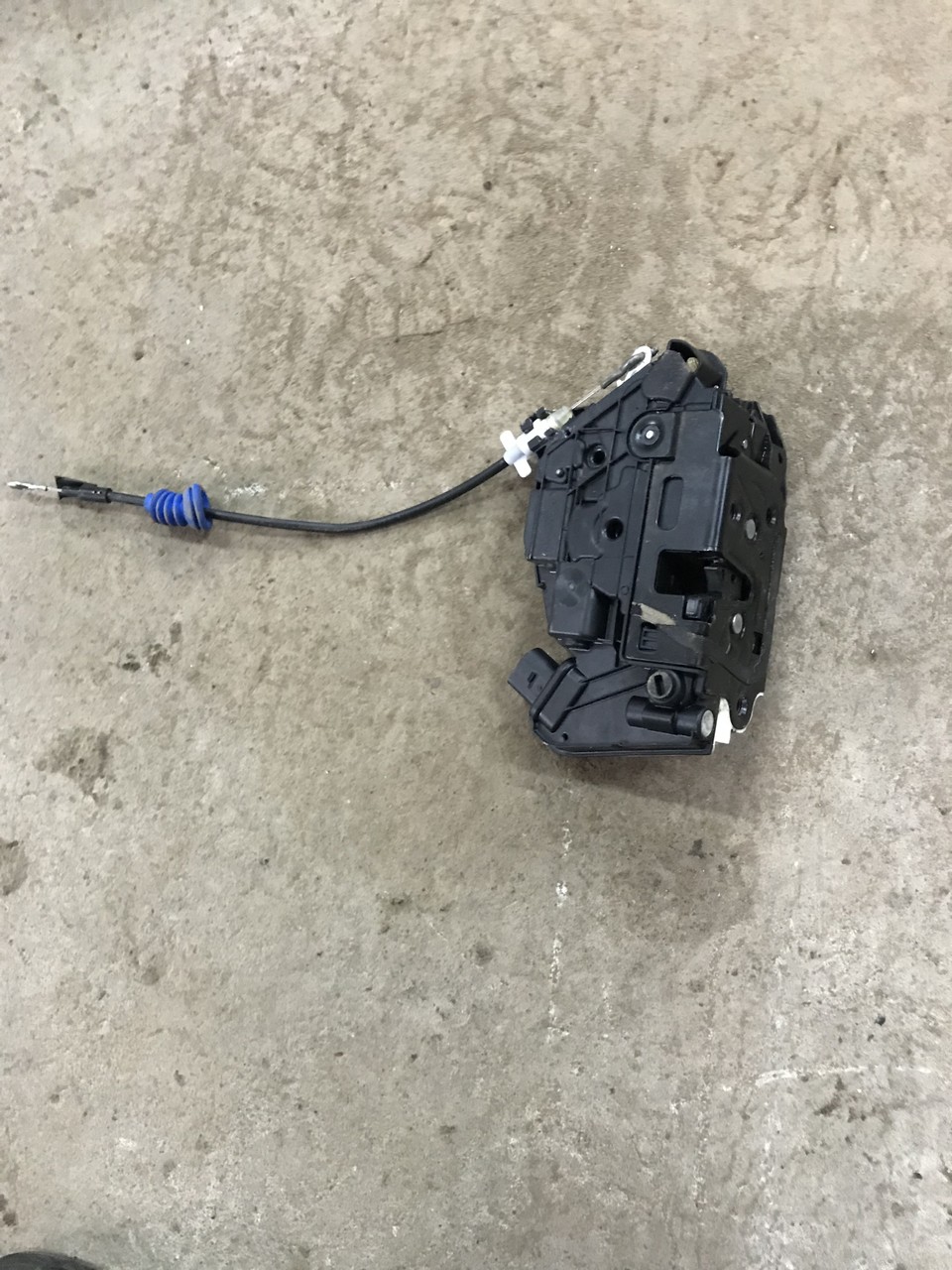 Замок двери задней левой ! Volkswagen Passat CC