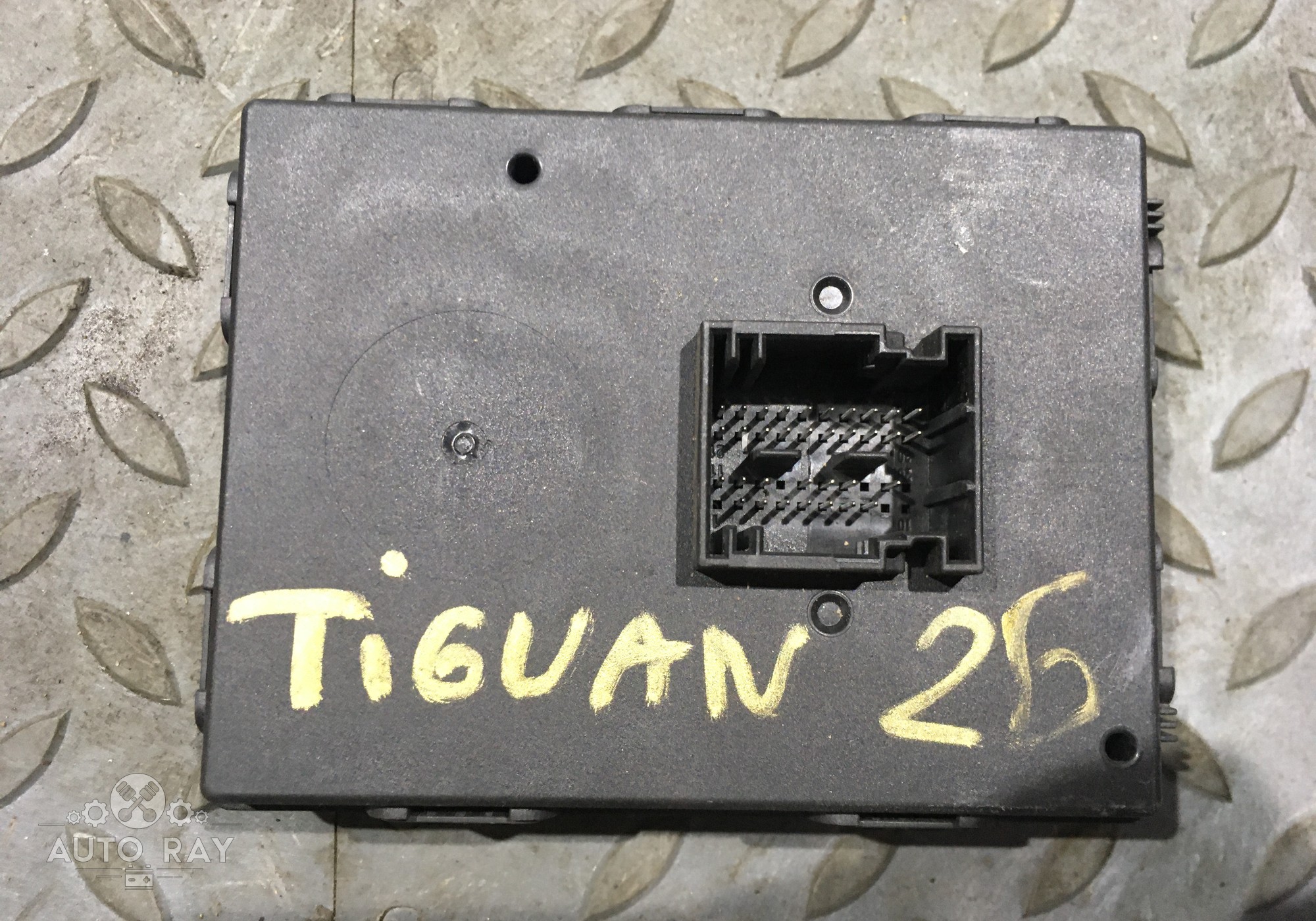 3Q0959435L Электронный блок / Блок управления безключевым доступом для Volkswagen Tiguan II (с 2016)
