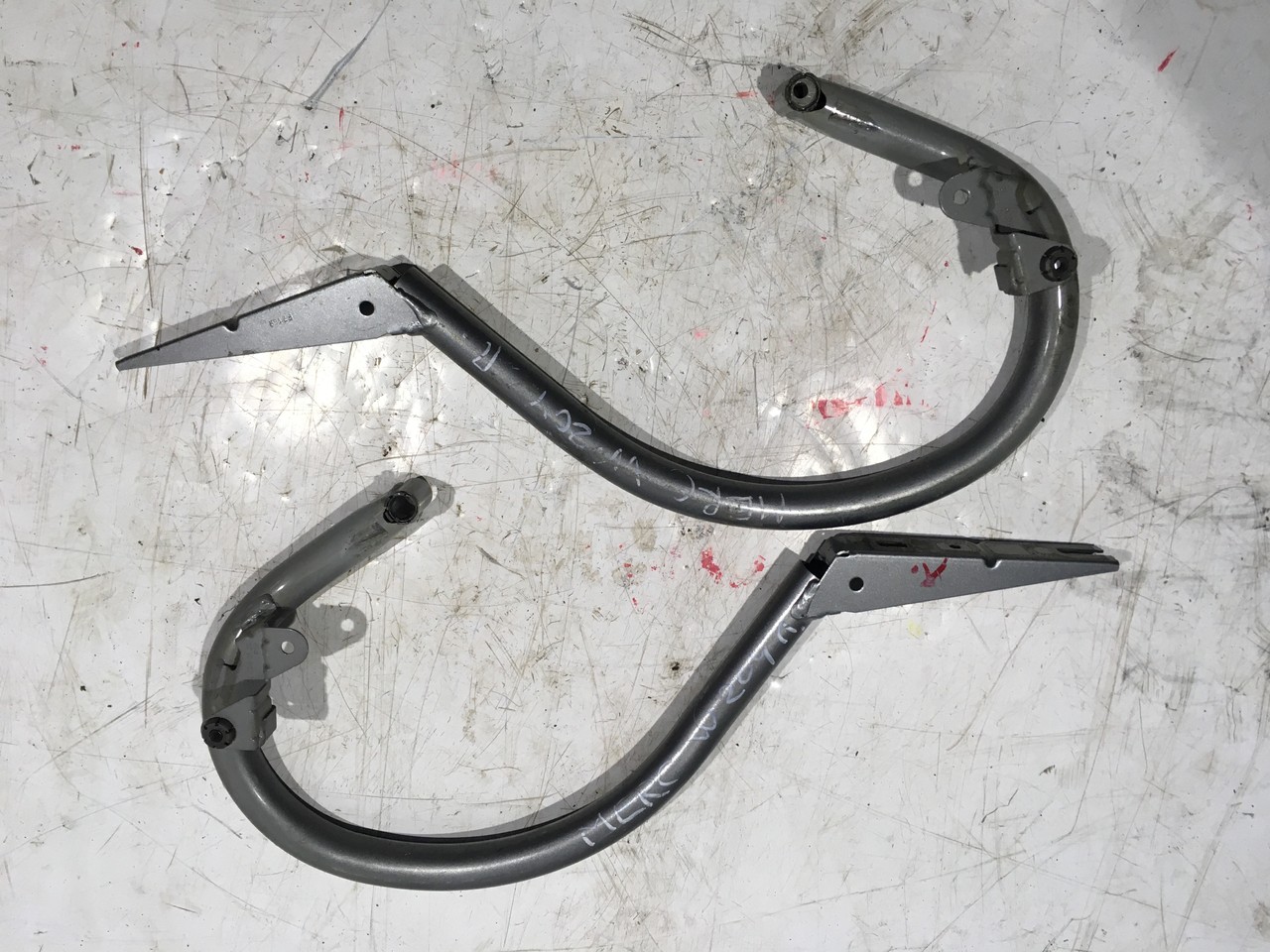 Петля крышки багажника Mercedes-Benz C-class W204