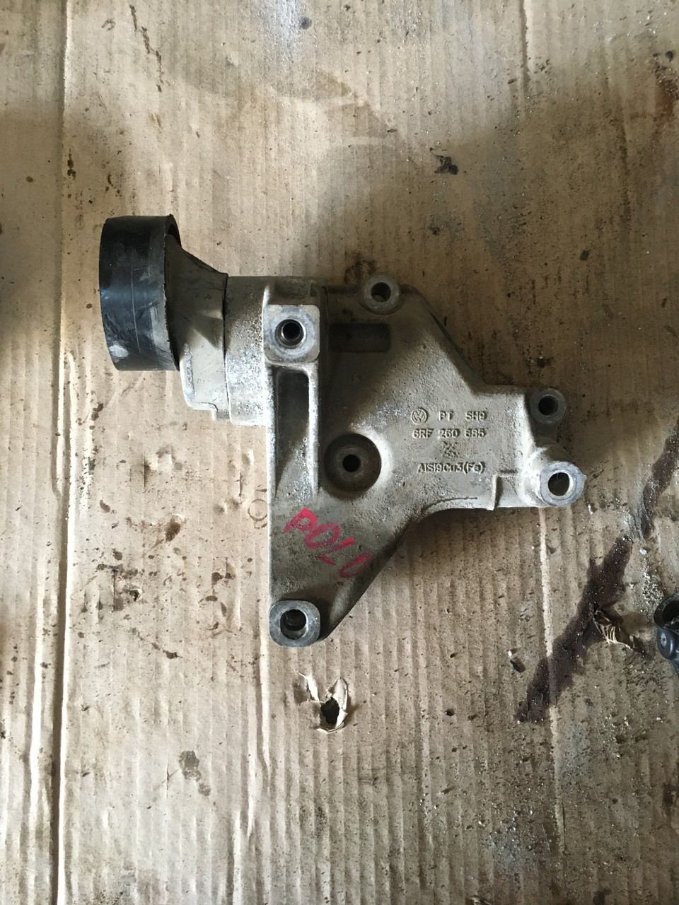 Кронштейн кондиционера Volkswagen Polo V