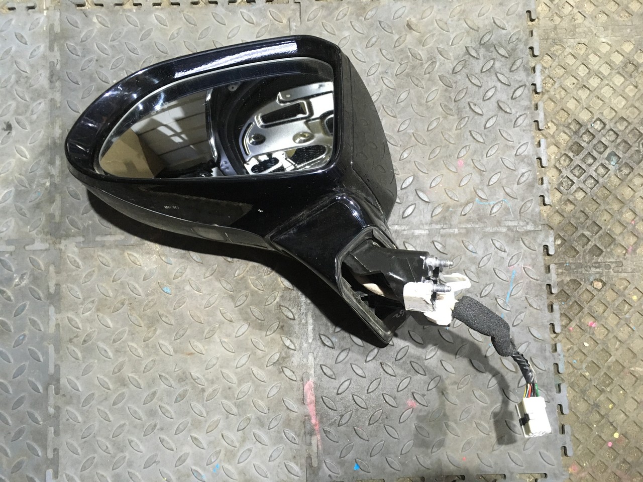 Зеркало заднего вида боковое левое Hyundai Santa Fe IV