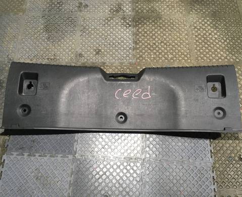 85770A2000WK Обшивка багажника на заднюю панель для Kia Ceed II (с 2012 по 2018)