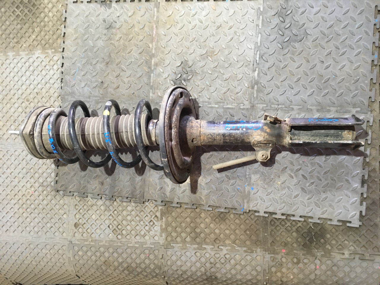 Амортизатор задний правый Toyota Camry XV50