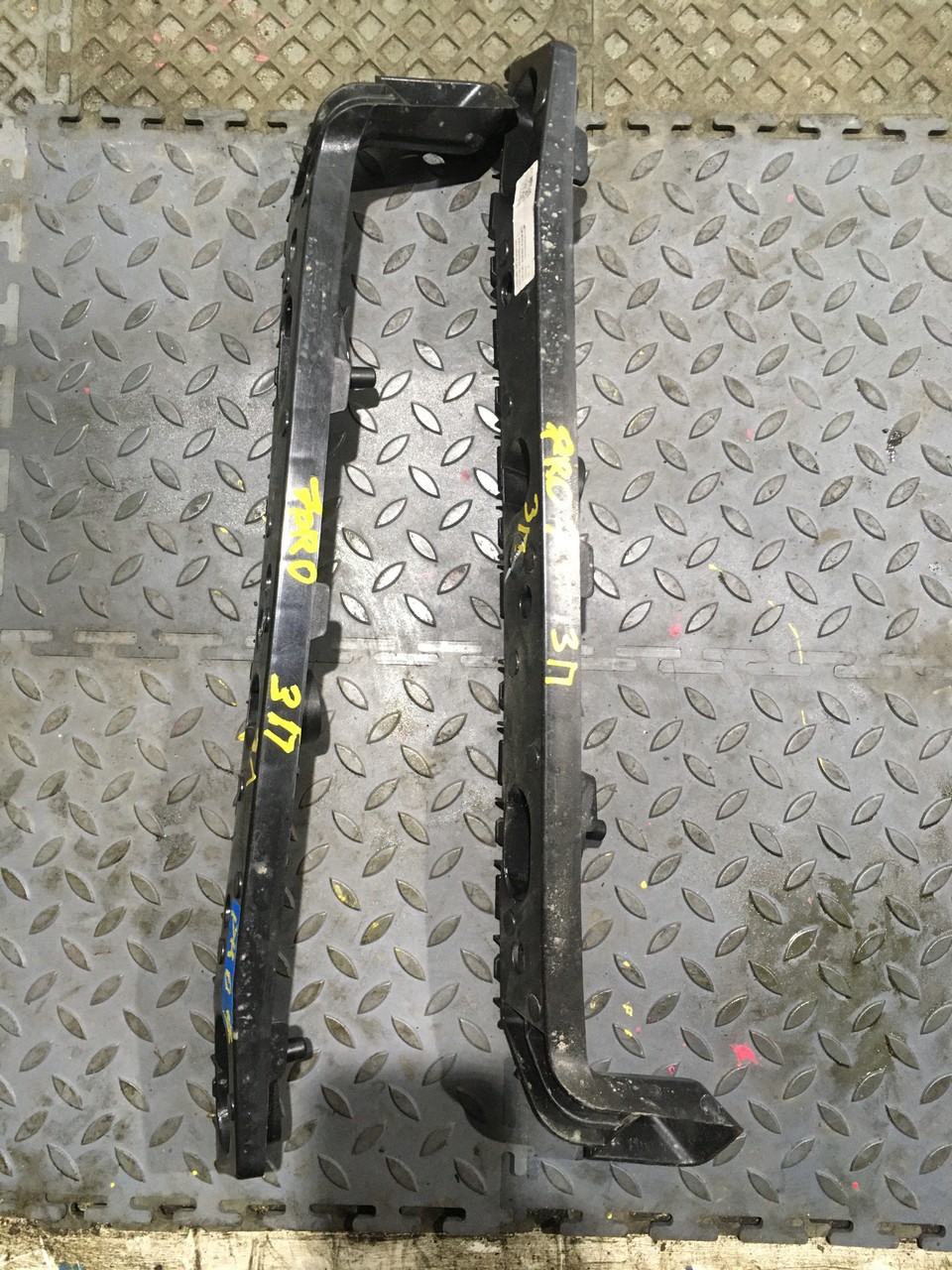 Кронштейн заднего бампера правый / левый Chery Tiggo 7 Pro Max