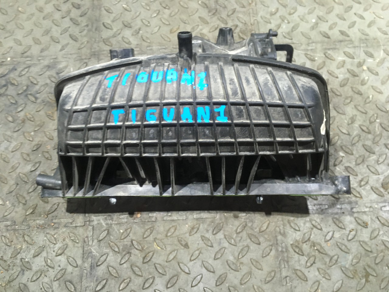 Коллектор впускной Volkswagen Tiguan I