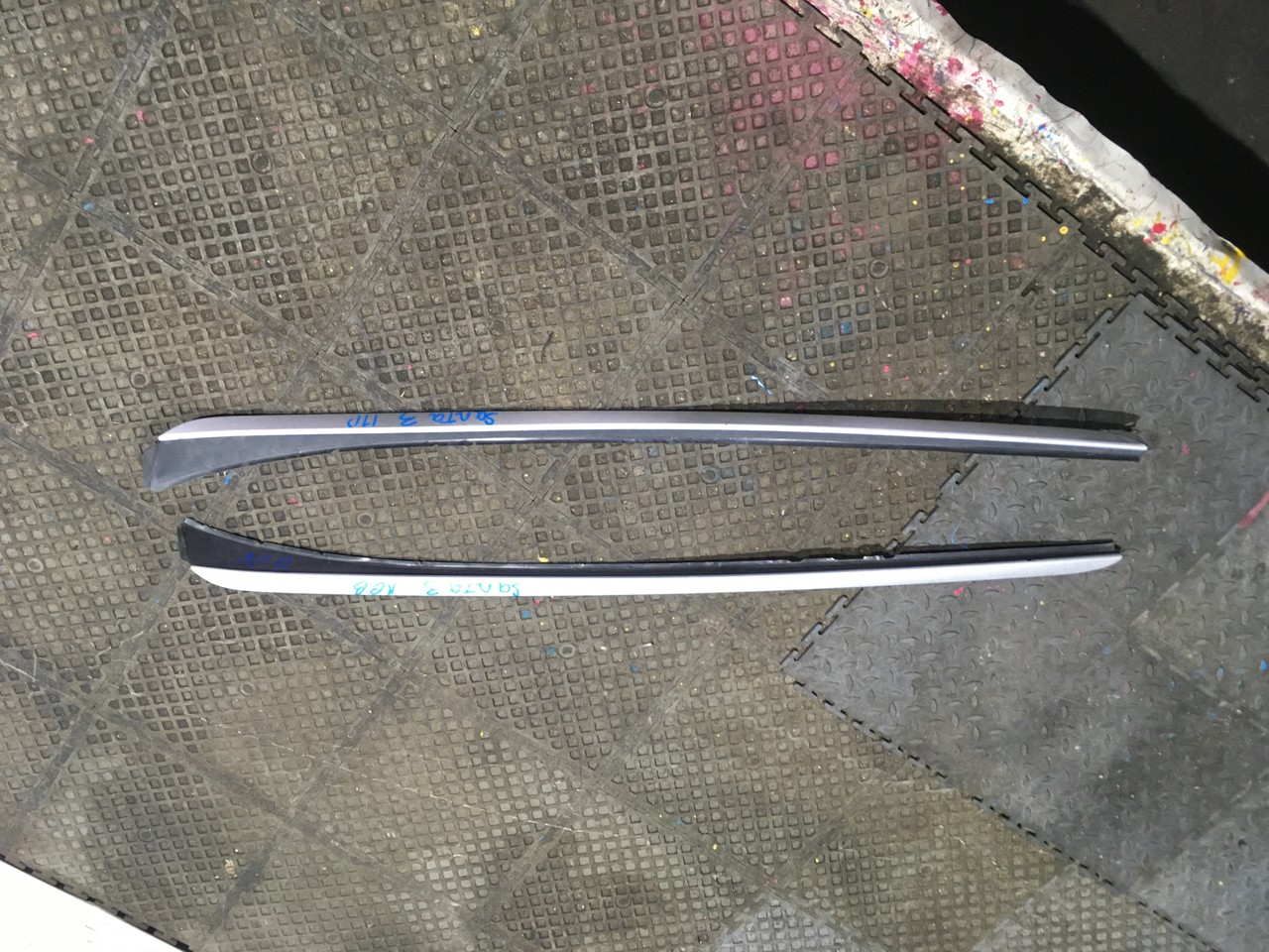 Накладка стекла лобового правая / левая Hyundai Santa Fe III