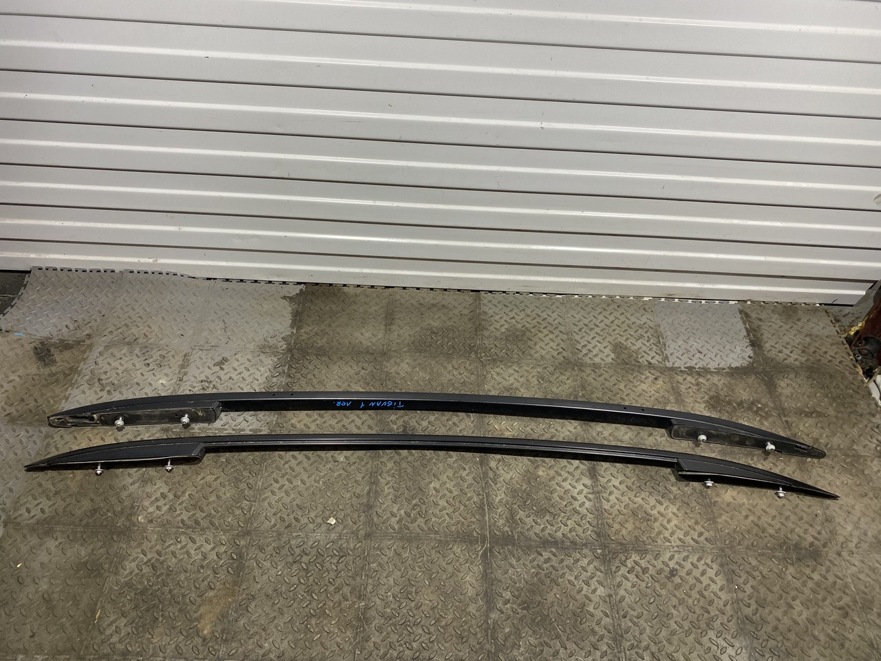 Рейлинги /  к-кт рейлингов на крышу Volkswagen Tiguan I