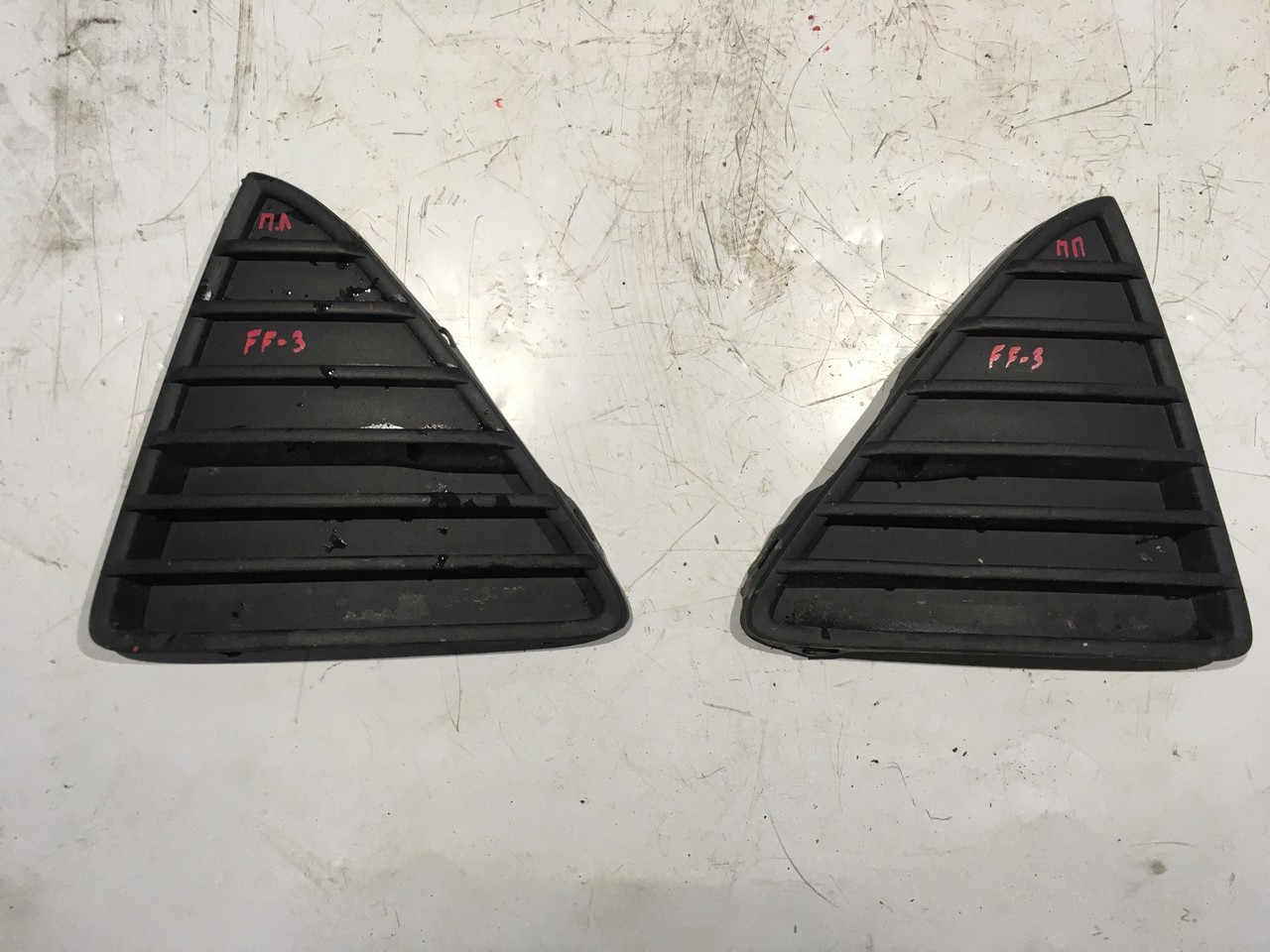 Решетка в бампер правая / левая Ford Focus III