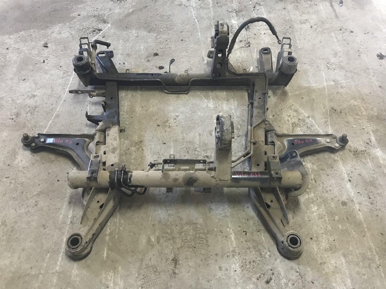 Балка подмоторная подрамник Mercedes-Benz V-class W638