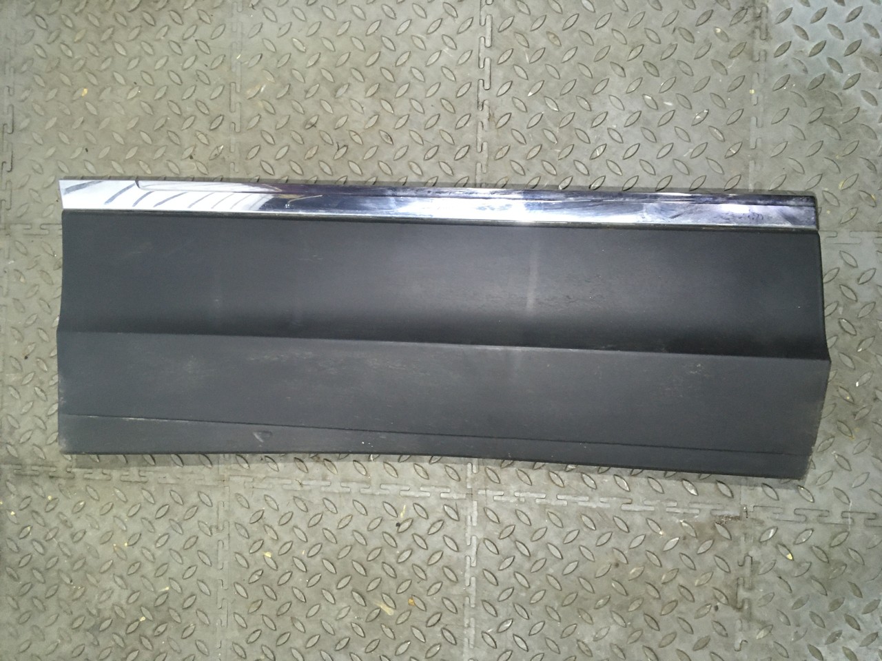 Молдинг двери задний правый Volkswagen Tiguan II