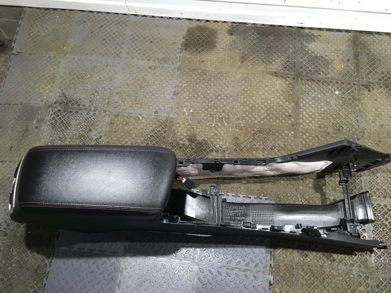 Подлокотник Kia Optima IV