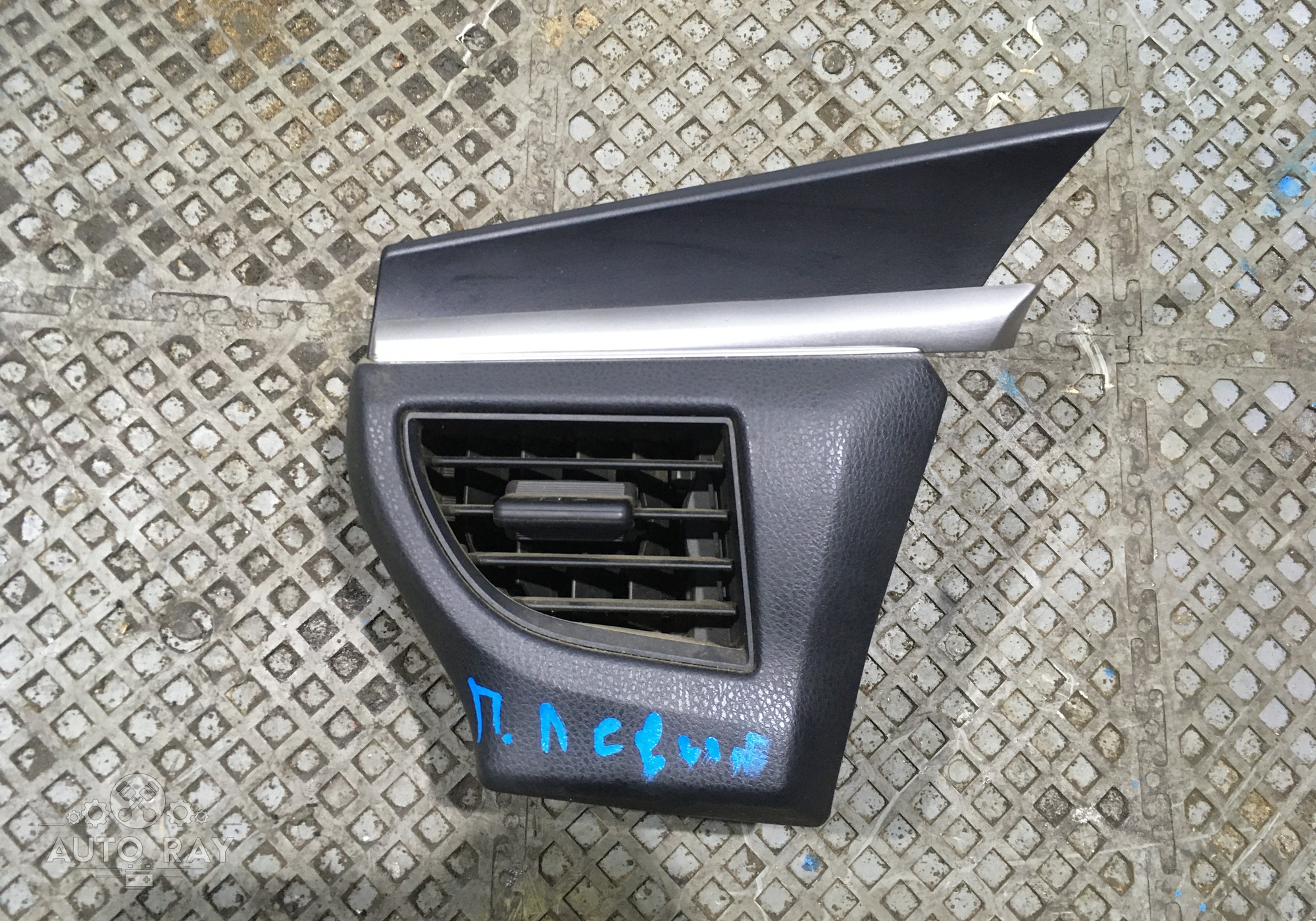 5506102300C0 Дефлектор воздушный для Toyota Corolla E160/E170/E180 (с 2012)