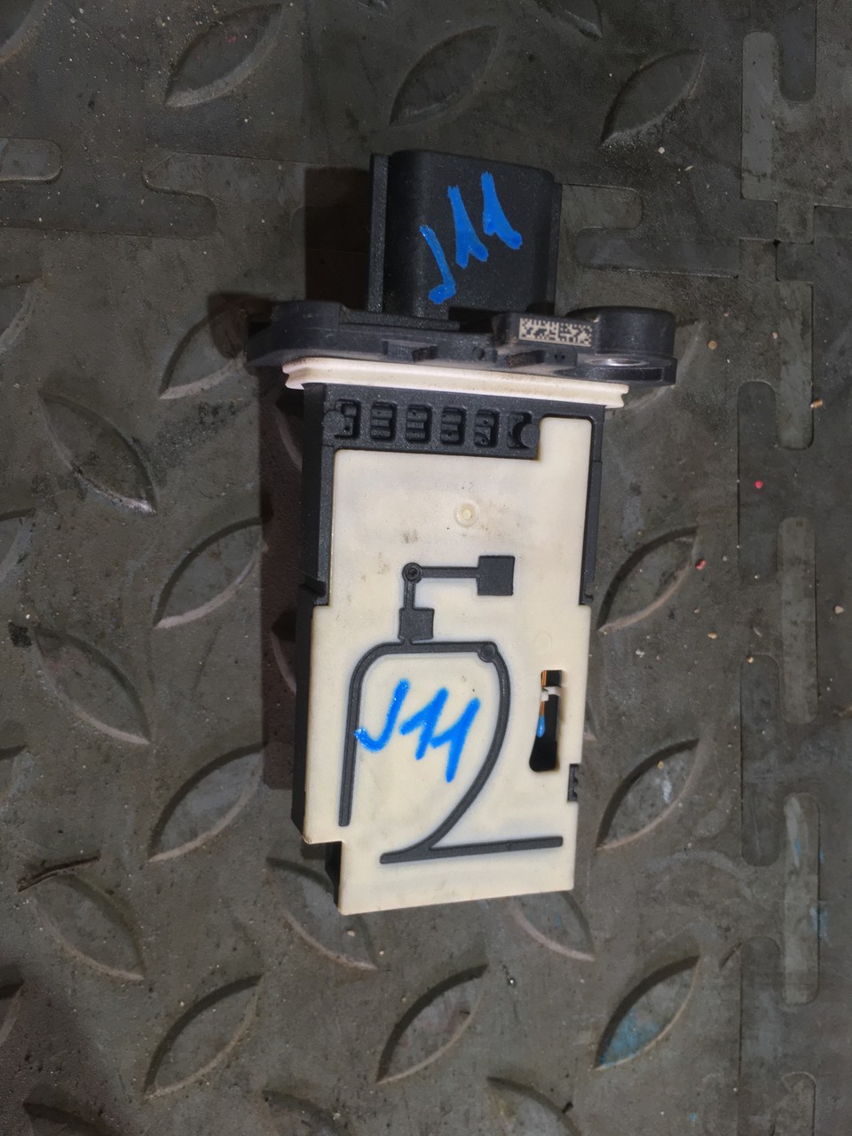 Датчик массового расхода воздуха / ДМРВ Nissan Qashqai J11